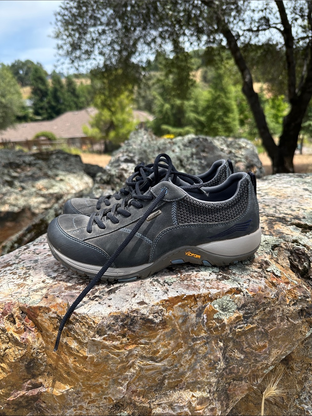 Vibram Men's Charcoal Gray Hiking Sneakers